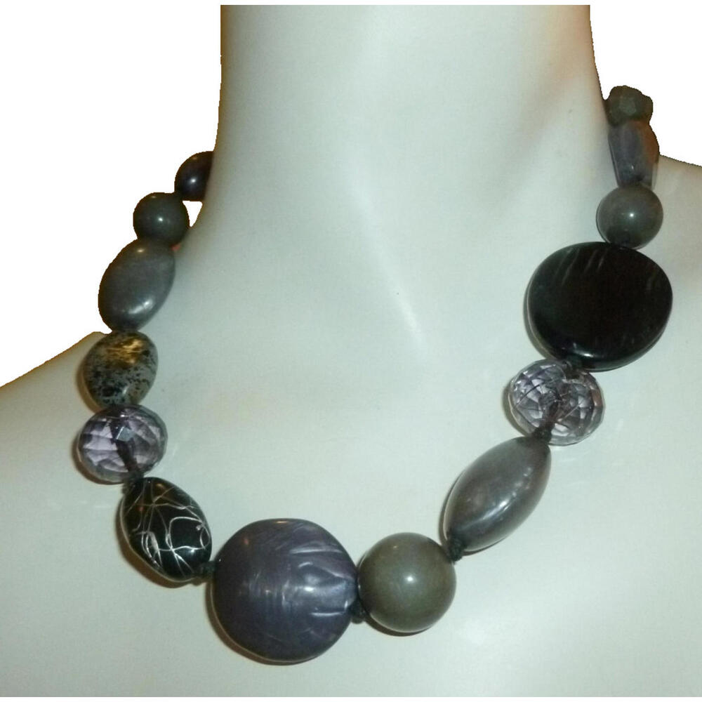 Vintage Acrylic Large Bead Necklace Faux Gemstone pebble Choker 16"